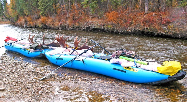 Pro Pioneer canoe, showing oar placement